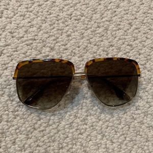 NWT Victoria Beckham Aviator sunglasses. VB201S Gold Tortoise